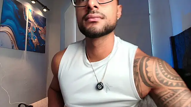 Snapshot of LiamGarcia1 chatting on May 13, 4:58 pm LiamGarcia1 online show from May 13, 4:58 pm