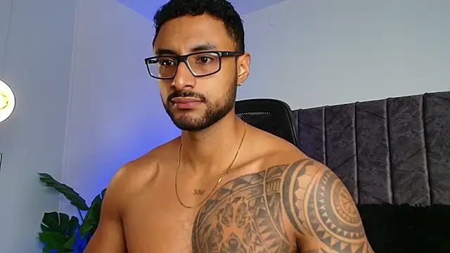 LiamGarcia1 online show from October 20, 1:11 pm