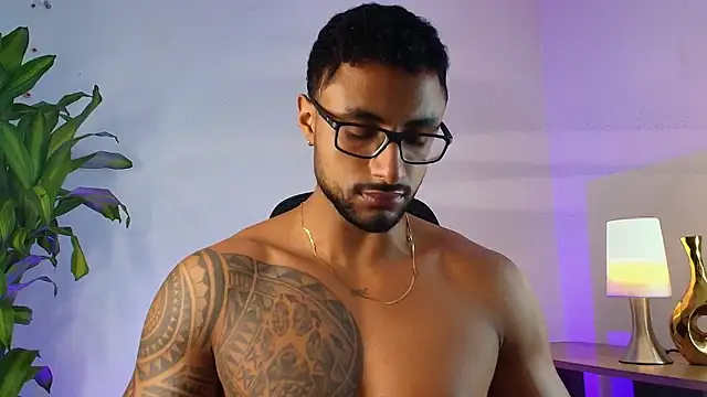 Snapshot of LiamGarcia1 chatting on January 12, 2:40 am LiamGarcia1 online show from January 12, 2:40 am