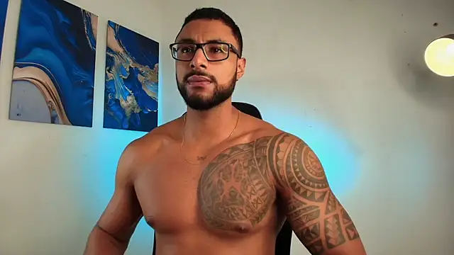 Snapshot of LiamGarcia1 chatting on February 16, 5:55 pm LiamGarcia1 online show from February 16, 5:55 pm