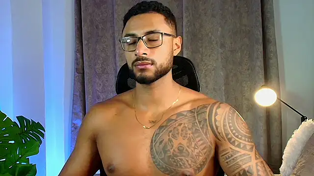 Snapshot of LiamGarcia1 chatting on February 28, 9:55 pm LiamGarcia1 online show from February 28, 9:55 pm