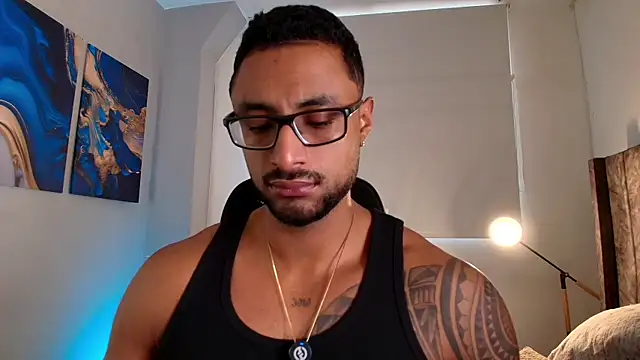 Snapshot of LiamGarcia1 chatting on April 27, 3:10 pm LiamGarcia1 online show from April 27, 3:10 pm