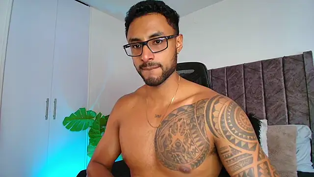Snapshot of LiamGarcia1 chatting on October 3, 3:57 pm LiamGarcia1 online show from October 3, 3:57 pm