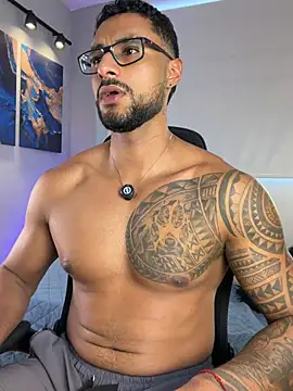 Snapshot of LiamGarcia1 chatting on May 28, 4:24 pm LiamGarcia1 online show from May 28, 4:24 pm