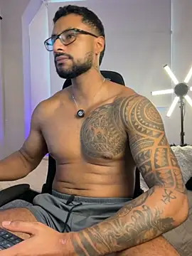 Snapshot of LiamGarcia1 chatting on June 2, 3:56 pm LiamGarcia1 online show from June 2, 3:56 pm