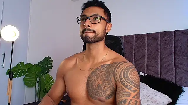 LiamGarcia1 online show from November 17, 4:33 pm