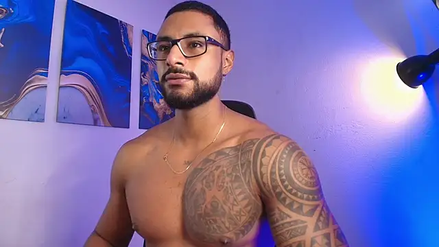 Snapshot of LiamGarcia1 chatting on February 26, 2:50 pm LiamGarcia1 online show from February 26, 2:50 pm