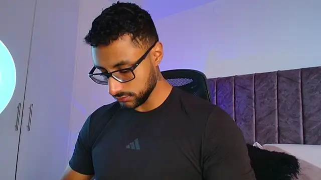 LiamGarcia1 online show from November 28, 2:50 pm