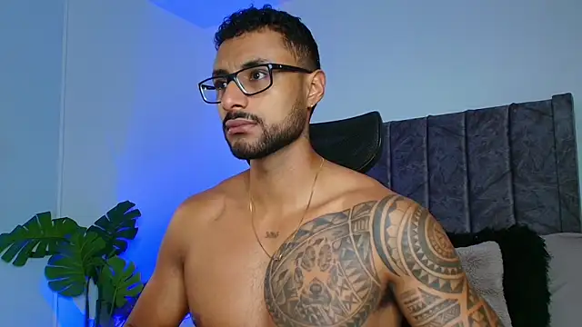 LiamGarcia1 online show from October 31, 2:24 pm