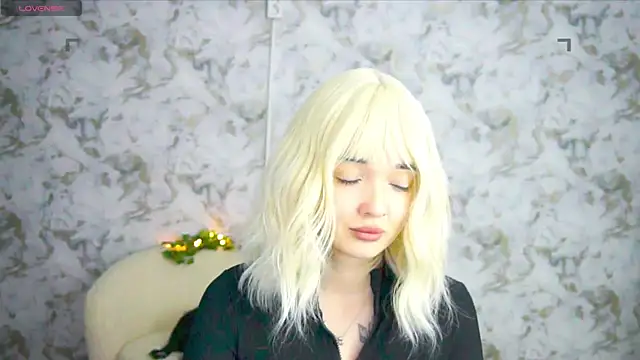 Ashley S online show from June 7, 10:15 pm