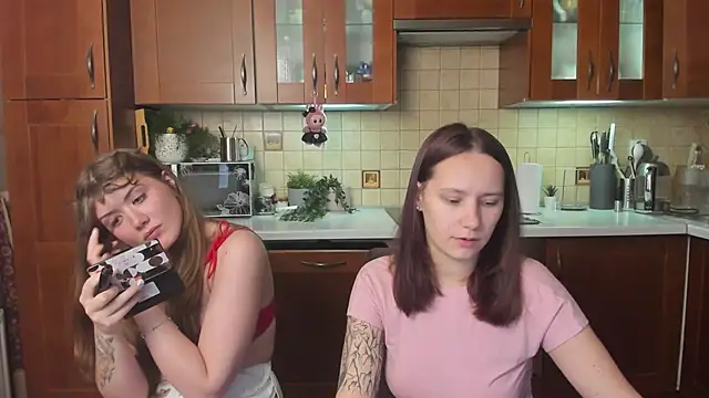 HotCaramellsTV online show from May 7, 11:24 am