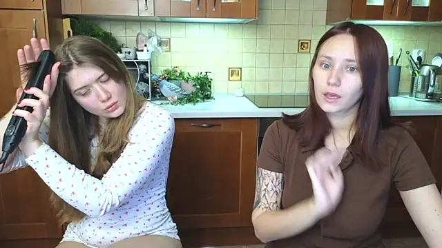 HotCaramellsTV online show from April 8, 11:44 am