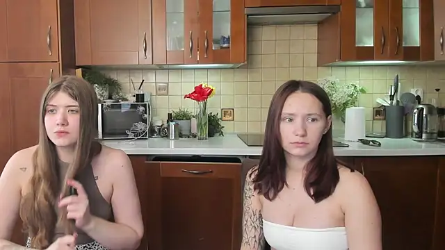 HotCaramellsTV online show from June 2, 11:54 am