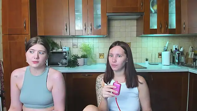 HotCaramellsTV online show from April 19, 8:48 am