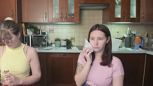 HotCaramellsTV online show from June 19, 8:20 am