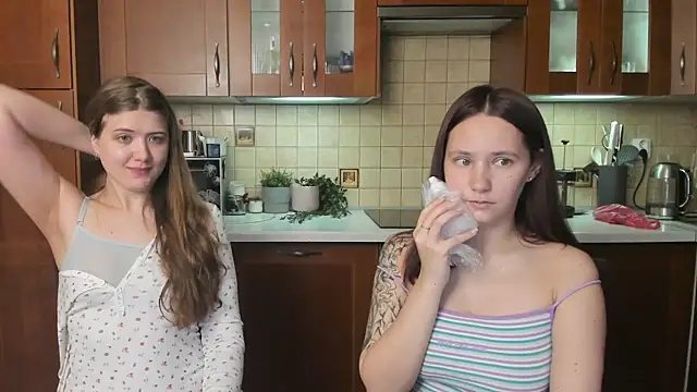 HotCaramellsTV online show from June 18, 8:13 am