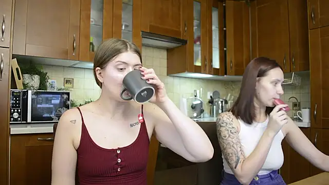 HotCaramellsTV online show from February 24, 11:55 am