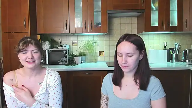 HotCaramellsTV online show from April 25, 10:51 am