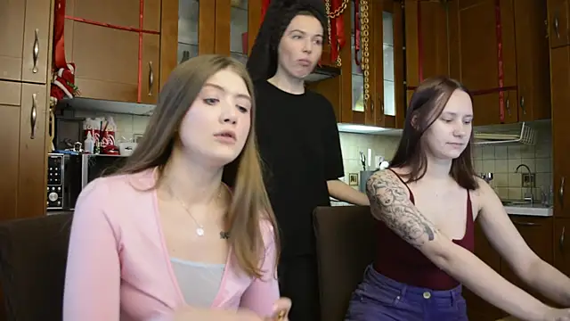 HotCaramellsTV online show from February 1, 11:30 am