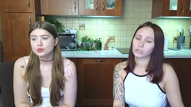 HotCaramellsTV online show from April 10, 11:28 am