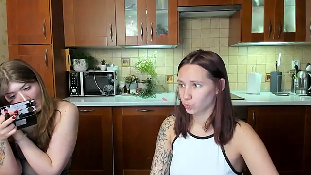 HotCaramellsTV online show from April 13, 10:19 am