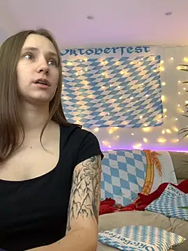 Snapshot of HotCaramellsTV chatting on September 24, 8:43 am HotCaramellsTV online show from September 24, 8:43 am