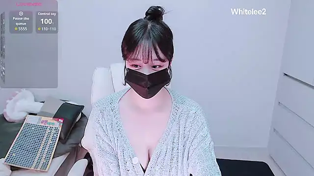 Snapshot of whitelee2 chatting on November 1, 12:43 pm whitelee2 online show from November 1, 12:43 pm