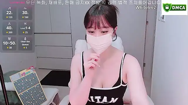 Snapshot of whitelee2 chatting on November 17, 5:44 am whitelee2 online show from November 17, 5:44 am