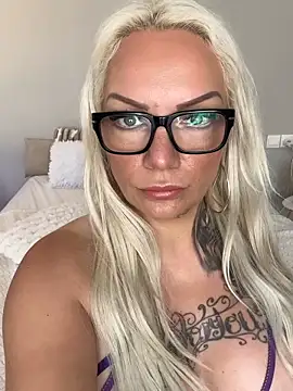 Nina LiveXXX online show from March 29, 10:50 am