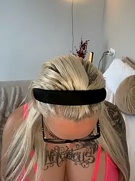 Nina LiveXXX online show from January 7, 9:14 am