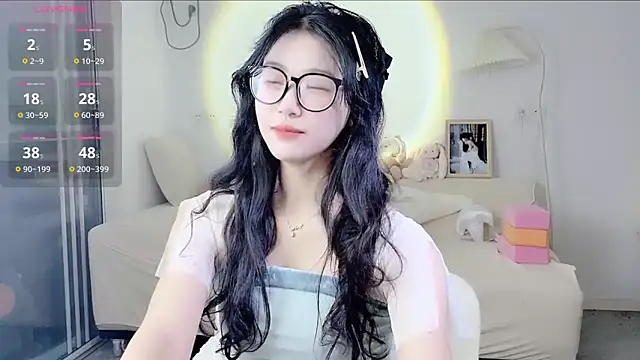 Snapshot of Luminous163 chatting on October 15, 9:28 am Luminous163 online show from October 15, 9:28 am