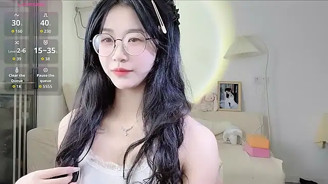 Snapshot of Luminous163 chatting on October 19, 9:01 am Luminous163 online show from October 19, 9:01 am