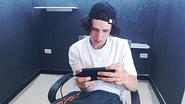 Kerverr  online show from January 14, 7:39 pm