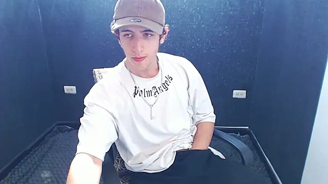 Kerverr  online show from November 7, 8:24 pm