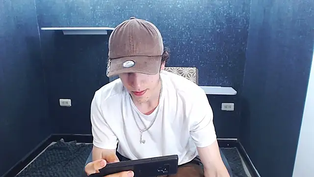 Kerverr  online show from November 25, 7:36 pm