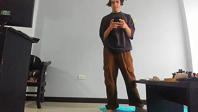 Kerverr  online show from October 24, 6:07 pm