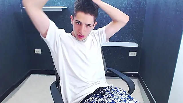 Kerverr  online show from January 13, 7:29 pm