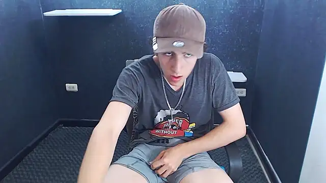 Kerverr  online show from November 20, 8:31 pm