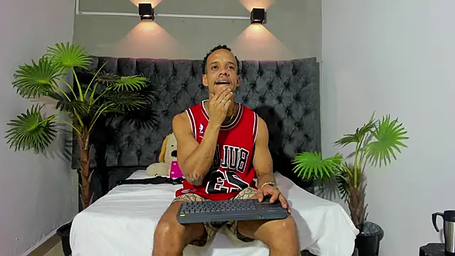 Snapshot of Salomon_koude chatting on June 19, 2:39 am Salomon koude online show from June 19, 2:39 am