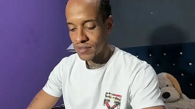 Snapshot of Salomon_koude chatting on February 6, 10:39 pm Salomon koude online show from February 6, 10:39 pm