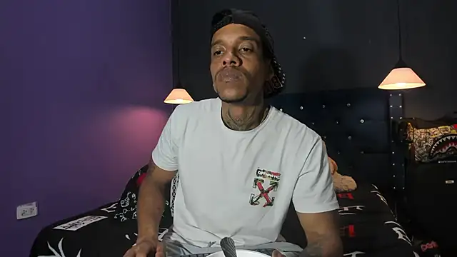 Snapshot of Salomon_koude chatting on February 19, 6:21 am Salomon koude online show from February 19, 6:21 am