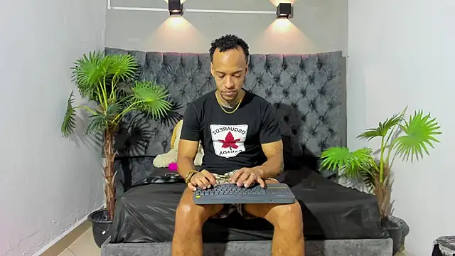 Snapshot of Salomon_koude chatting on June 7, 4:23 pm Salomon koude online show from June 7, 4:23 pm