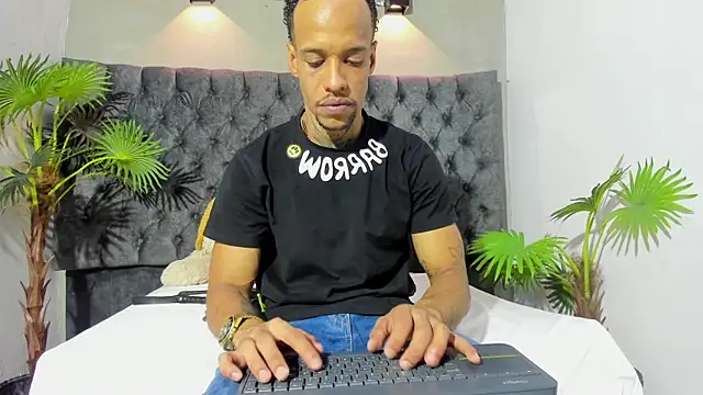 Snapshot of Salomon_koude chatting on June 15, 1:33 pm Salomon koude online show from June 15, 1:33 pm