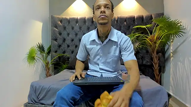 Snapshot of Salomon_koude chatting on July 9, 2:27 pm Salomon koude online show from July 9, 2:27 pm