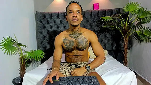 Snapshot of Salomon_koude chatting on June 21, 6:46 pm Salomon koude online show from June 21, 6:46 pm