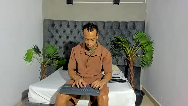 Snapshot of Salomon_koude chatting on July 12, 8:09 pm Salomon koude online show from July 12, 8:09 pm