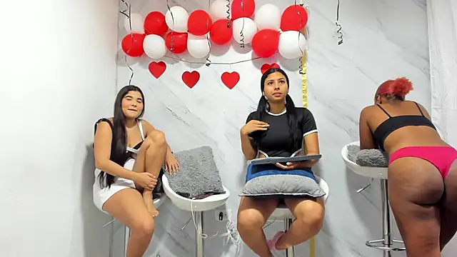 Snapshot of Candyscouples chatting on February 17, 12:16 pm Candyscouples online show from February 17, 12:16 pm