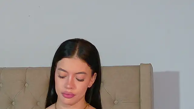 GeorginaHills online show from April 2, 9:43 pm