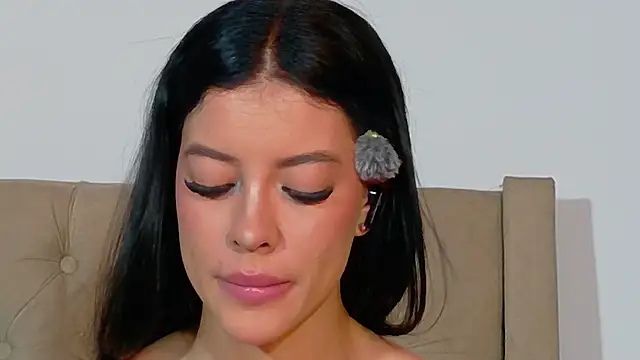 GeorginaHills online show from June 26, 11:10 pm