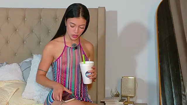 GeorginaHills online show from March 29, 12:56 am